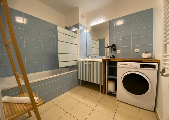 Beauregard- 2 Chambres, Terrasse & Garage آنسي