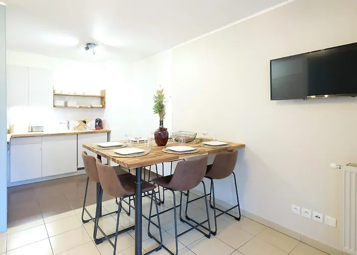 Beauregard- 2 Chambres, Terrasse & Garage آنسي